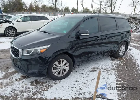 2018 Kia Sedona Lx z USA, uszkodzony, nr VIN KNDMB5C14J6357855